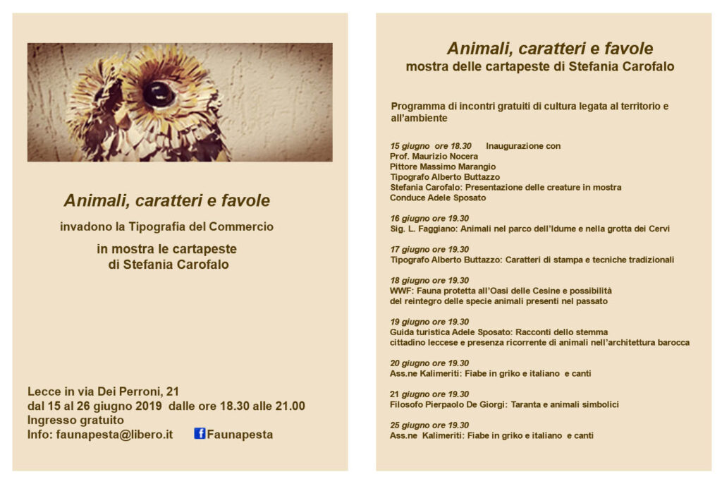 cartolina fronte retro della mostra animali caratteri e favole con primo piano di civetta in cartapesta e programma mostra